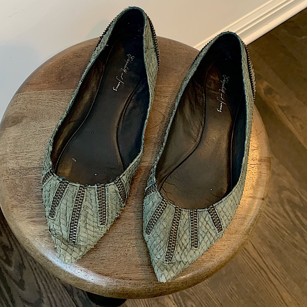 Vintage Elizabeth & James Teal Snakeskin Zipper Pointed Toe Flat